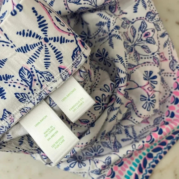 Lilly Pulitzer 5” Neilah Pull On Shorts Large Rayon Pink Blue Tropical - Picture 7 of 7